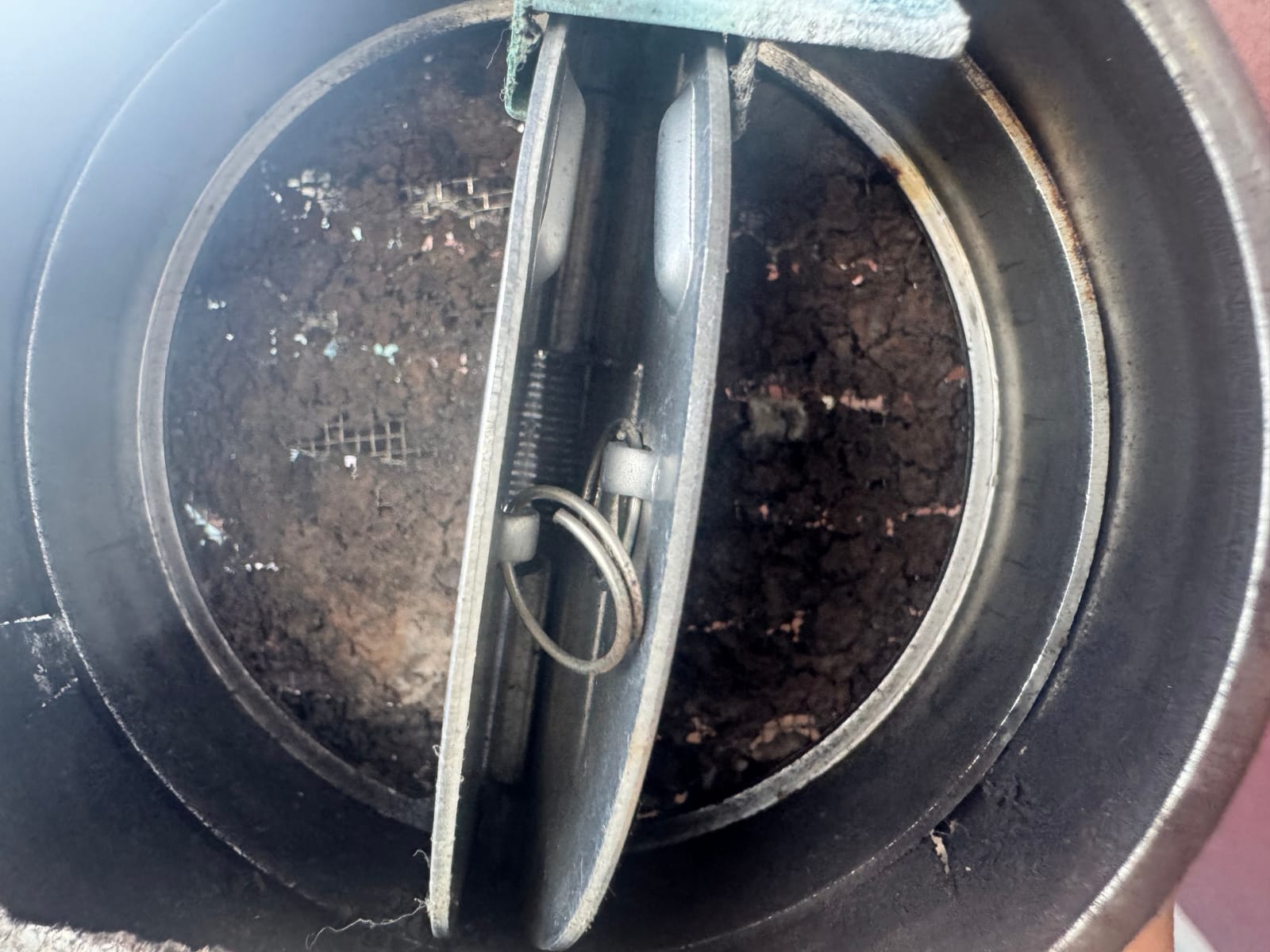 換気ダクト内部の汚れ（清掃前）